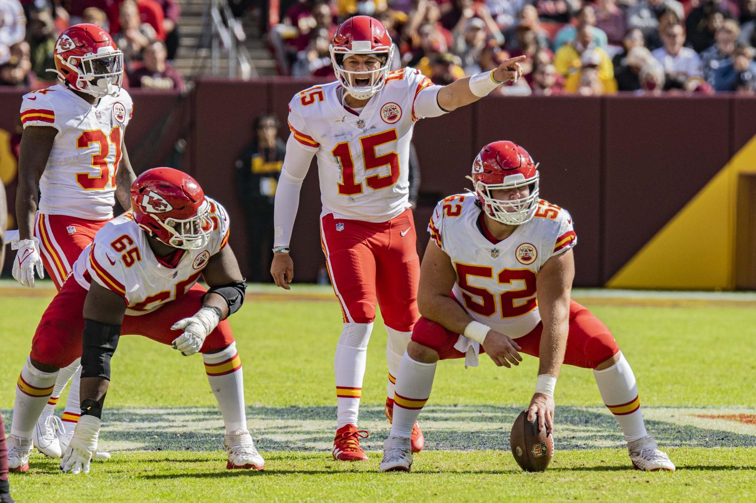 Eagles lead Chiefs 24-14 at Super Bowl halftime