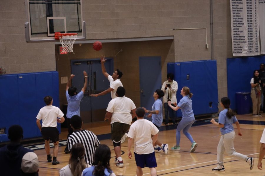 Faculty win Baruch’s first-ever student-faculty basketball game