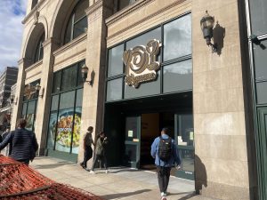 New Wegmans location takes on Manhattan brand name competitors
