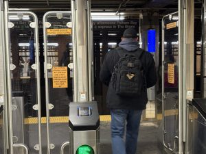 MTA debuts final pilot fare gate at the 23 St-Baruch College subway station