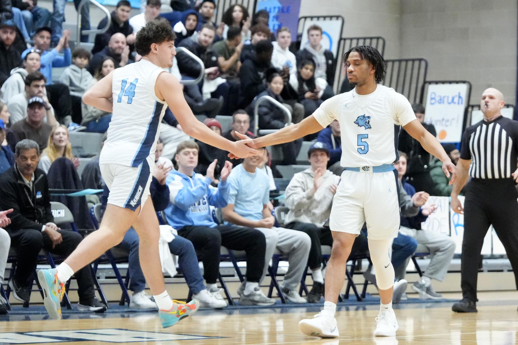 Baruch men’s basketball face off Brooklyn Bulldogs